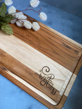Load image into Gallery viewer, Ramadan Kareem Engraved cutting board