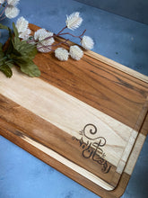 Load image into Gallery viewer, Ramadan Kareem Engraved cutting board